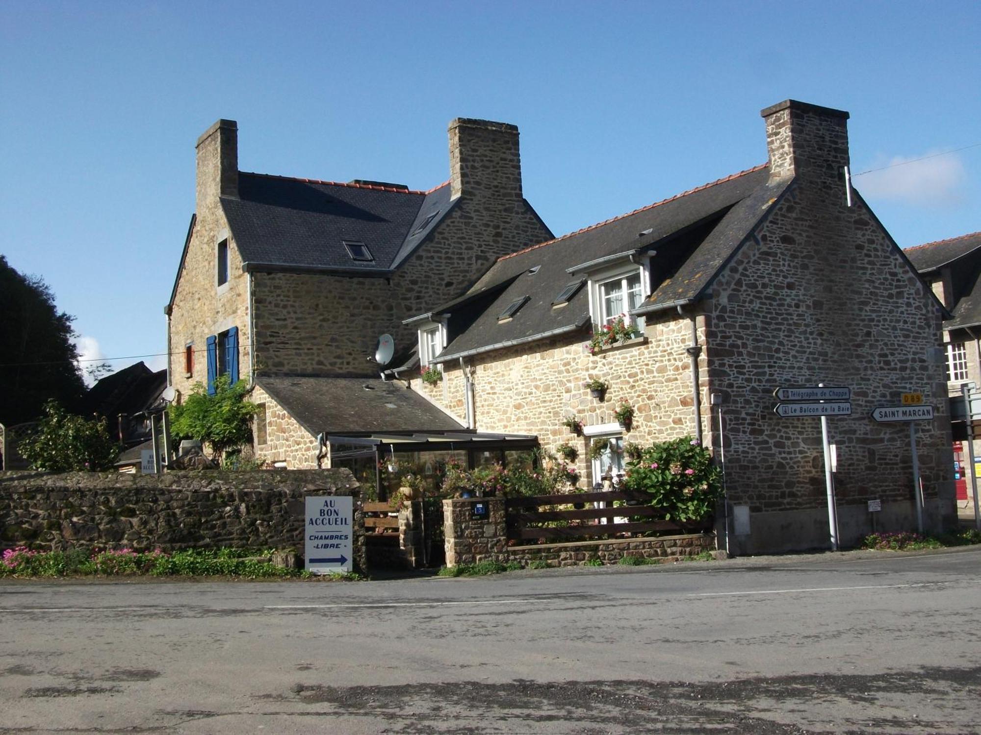 Au Bon Accueil Bed & Breakfast Saint-Marcan Exterior foto